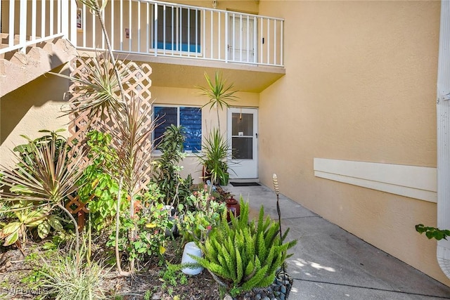 entrance to property featuring a balcony