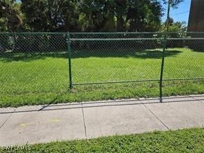 Listing photo 3 for 2002 Bayside Pkwy, Fort Myers FL 33901