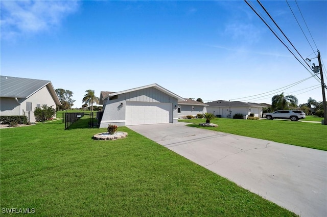 ranch-style home featuring a front lawn