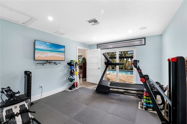 exercise room with baseboards, visible vents, and recessed lighting