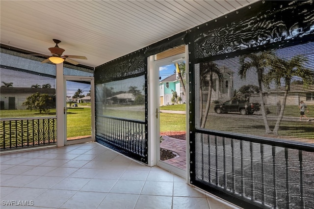 sunroom / solarium with ceiling fan