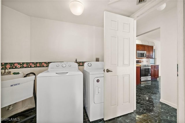 laundry room with sink and washing machine and clothes dryer