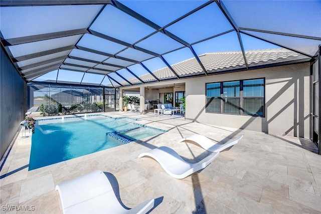 view of swimming pool with an in ground hot tub, a patio area, and a lanai