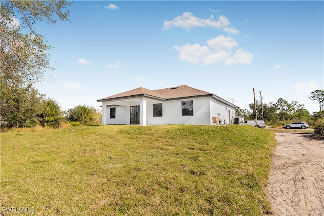 view of front of property with a front lawn