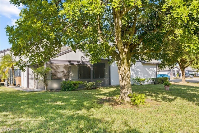 view of front of home with a front lawn