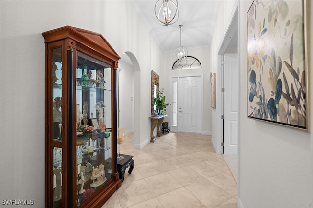 entryway featuring a chandelier and ornamental molding