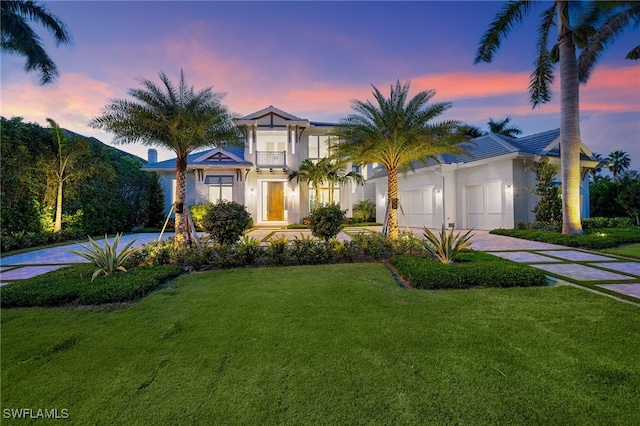 view of front facade featuring a garage and a lawn