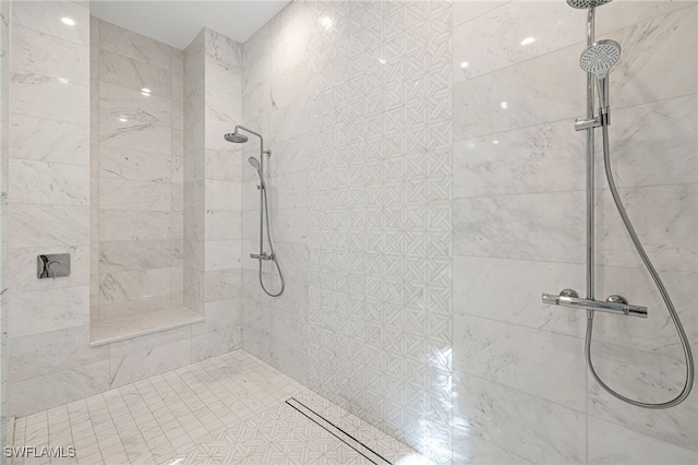 bathroom featuring tiled shower