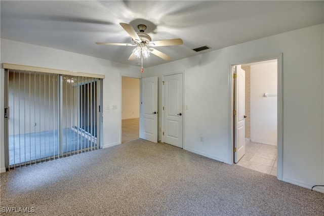 carpeted empty room featuring ceiling fan