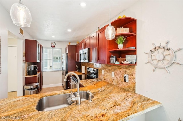 kitchen with sink, hanging light fixtures, stainless steel appliances, backsplash, and kitchen peninsula