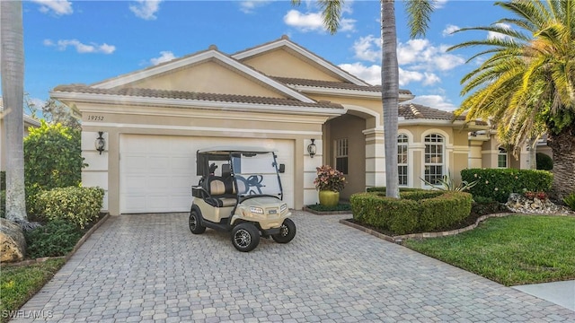 view of front facade featuring a garage