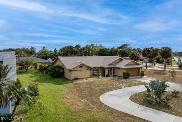 ranch-style house featuring a front yard