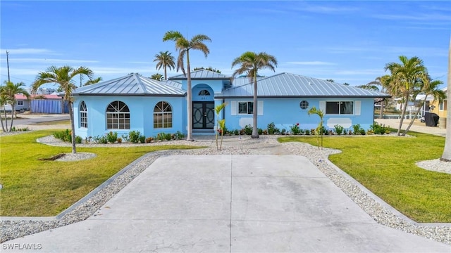 single story home with a front yard