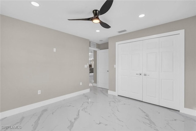 unfurnished bedroom featuring ceiling fan and a closet