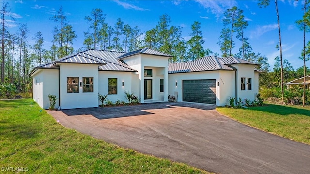 view of front of house featuring a front yard and a garage