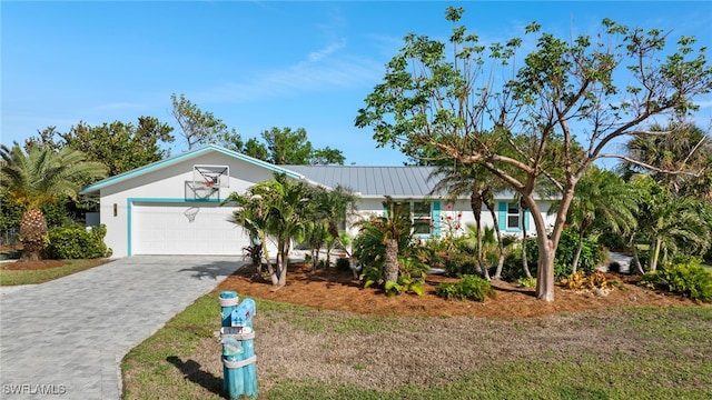 view of front facade featuring a garage