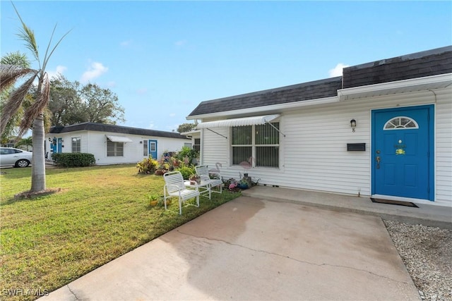 view of front of home with a front lawn