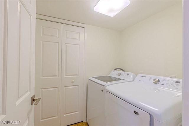 laundry room with washing machine and dryer