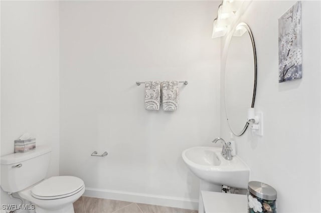 bathroom featuring toilet and sink