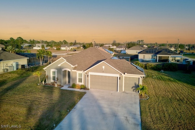 view of front of house featuring a lawn and a garage