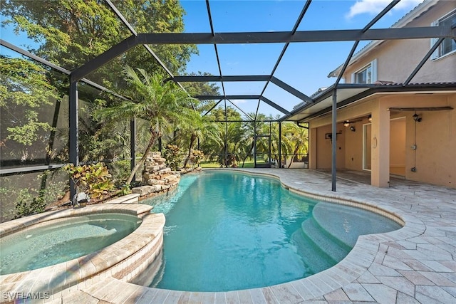 view of swimming pool featuring an in ground hot tub, a patio, ceiling fan, and a lanai