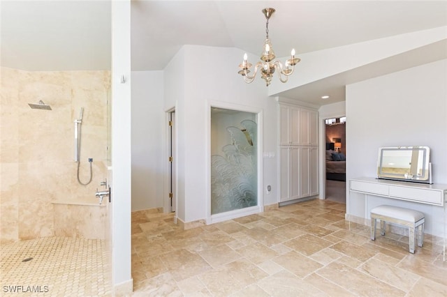 bathroom featuring tiled shower, a chandelier, and vaulted ceiling