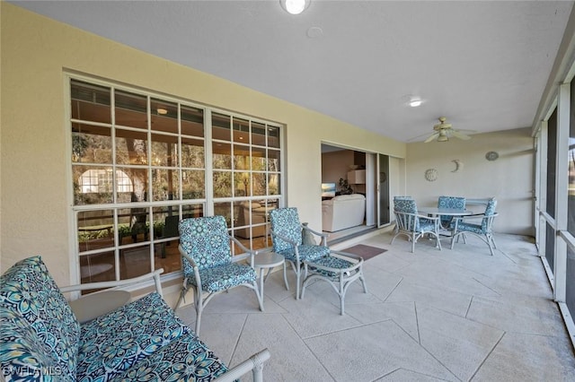 sunroom with ceiling fan