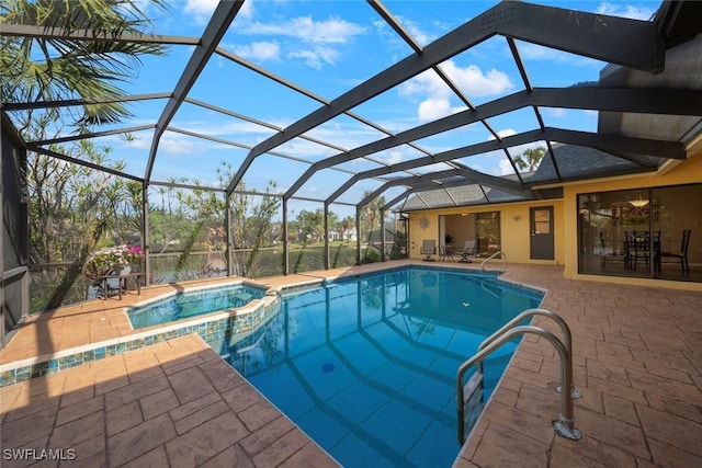 view of pool featuring an in ground hot tub, a patio area, and a lanai