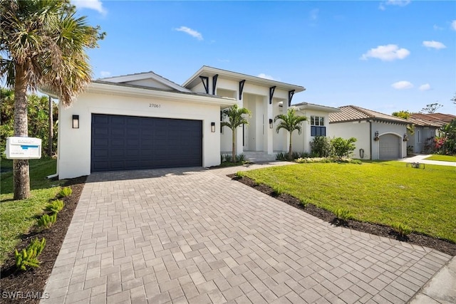 view of front of house featuring a front lawn and a garage