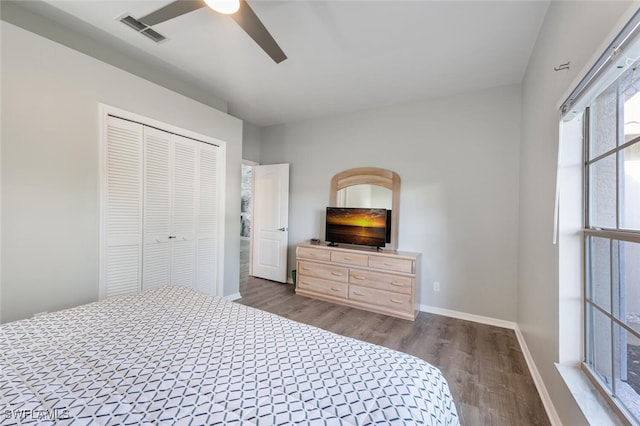 bedroom with ceiling fan, dark hardwood / wood-style floors, and a closet