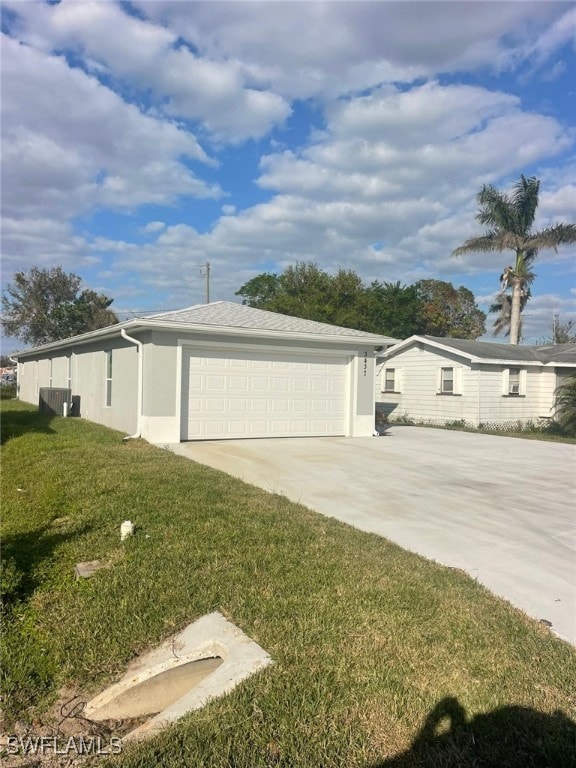 view of front facade with a front yard and a garage