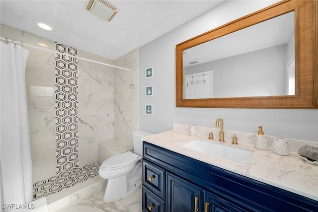 bathroom featuring a shower with shower curtain, vanity, and toilet