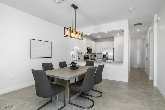 dining area with a notable chandelier