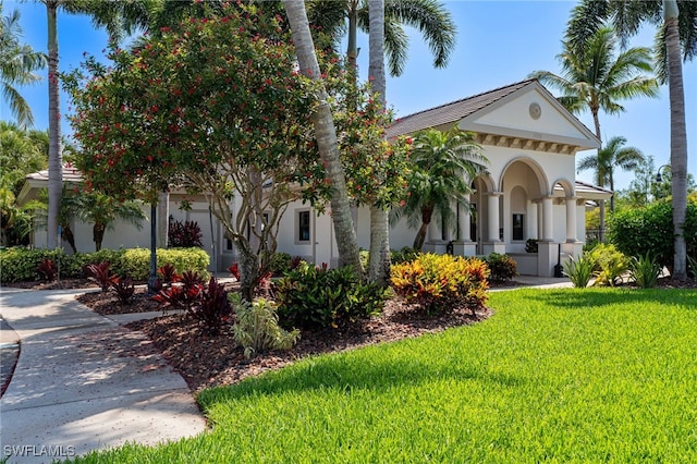 view of front of home with a front yard