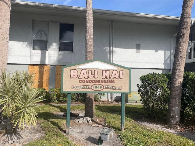 view of community / neighborhood sign