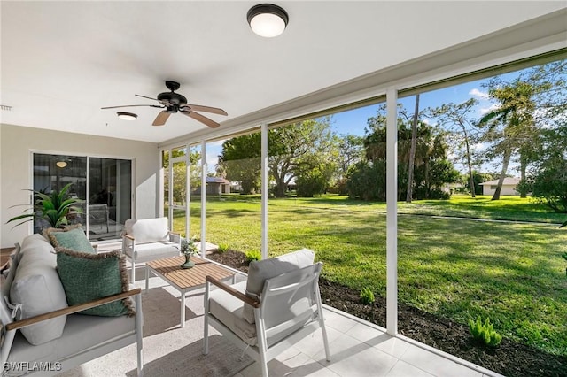 sunroom with ceiling fan