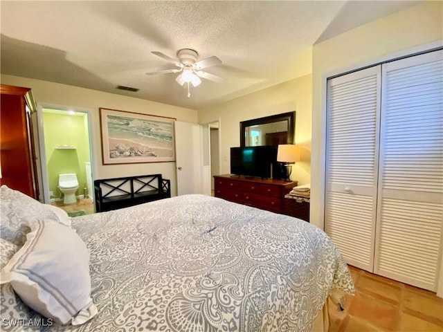 bedroom with ensuite bath, a textured ceiling, a closet, and ceiling fan