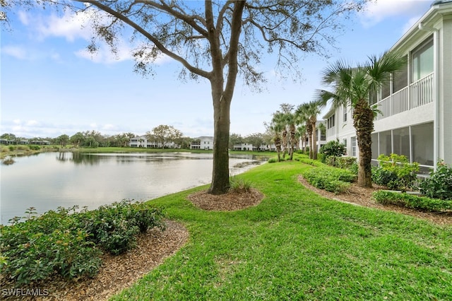 view of yard featuring a water view