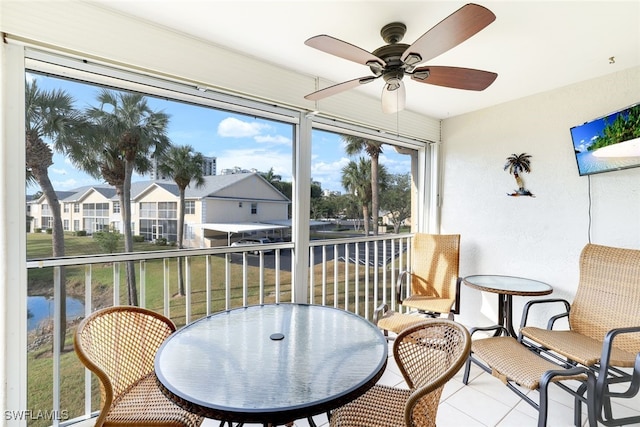 sunroom featuring ceiling fan