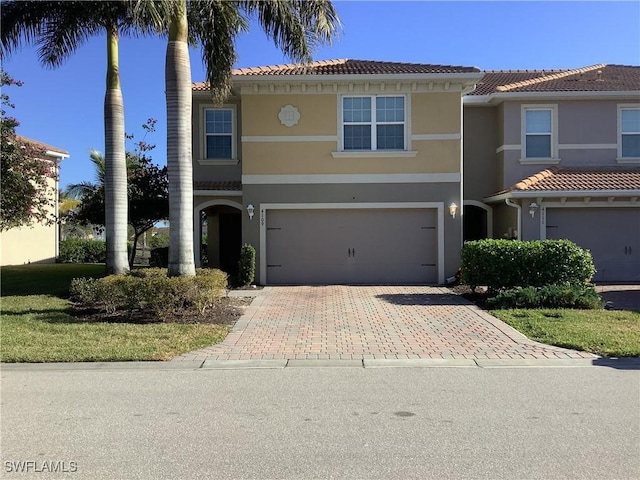 view of front of property featuring a garage