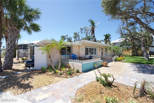 view of front of house with a fenced front yard and stucco siding