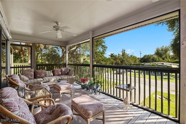 sunroom with ceiling fan