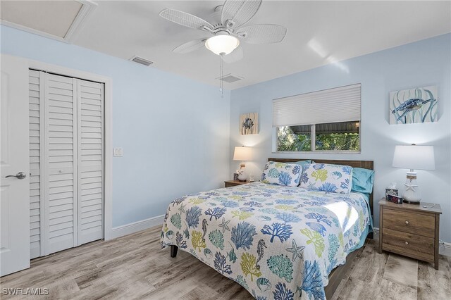 bedroom featuring a closet, light hardwood / wood-style floors, and ceiling fan