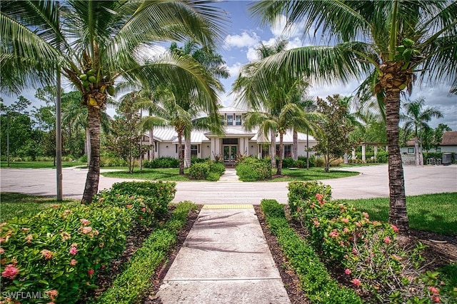 view of property's community featuring driveway