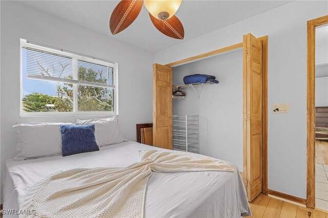 bedroom featuring light hardwood / wood-style floors, a closet, and ceiling fan