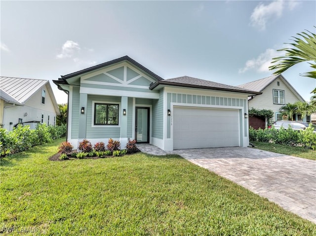 view of front of house featuring a garage and a front yard