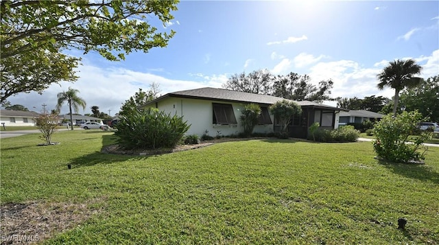 single story home featuring a front lawn