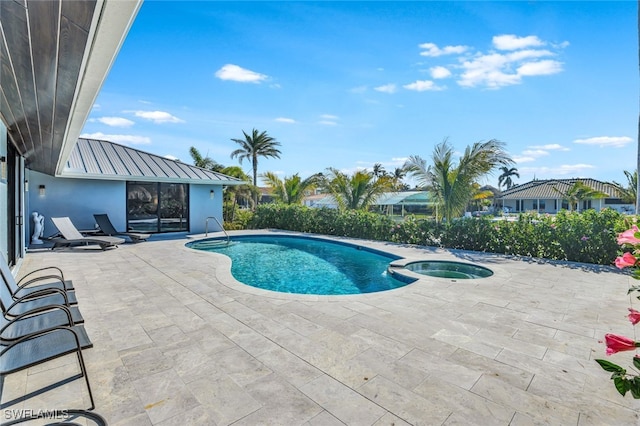 view of pool with an in ground hot tub and a patio