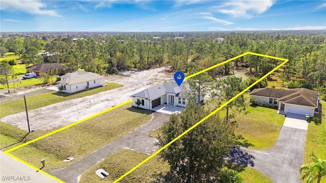 bird's eye view featuring a wooded view