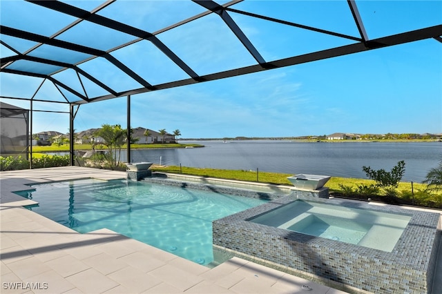 view of pool featuring an in ground hot tub, a patio, a water view, and a lanai